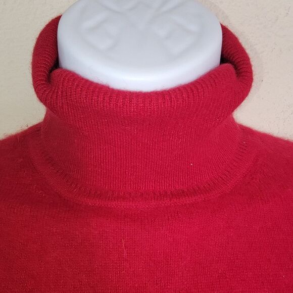 Lord & Taylor 2 Ply Red Cashmere Turtle Neck Sweater Size Large - Picture 3 of 5
